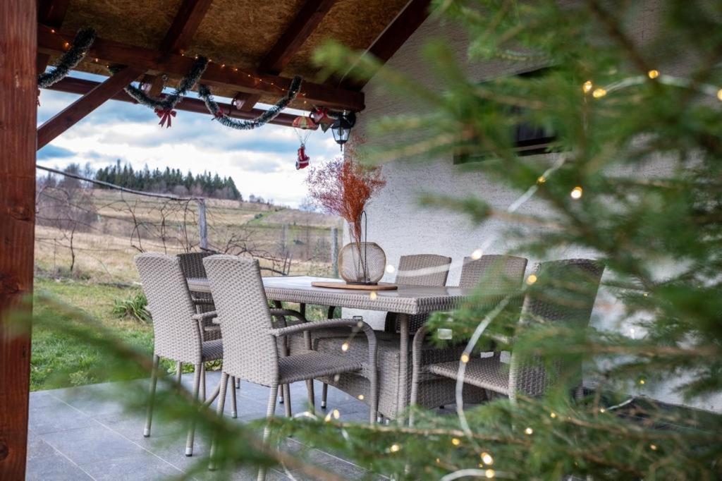 Holiday House On The Riverside オグリン エクステリア 写真
