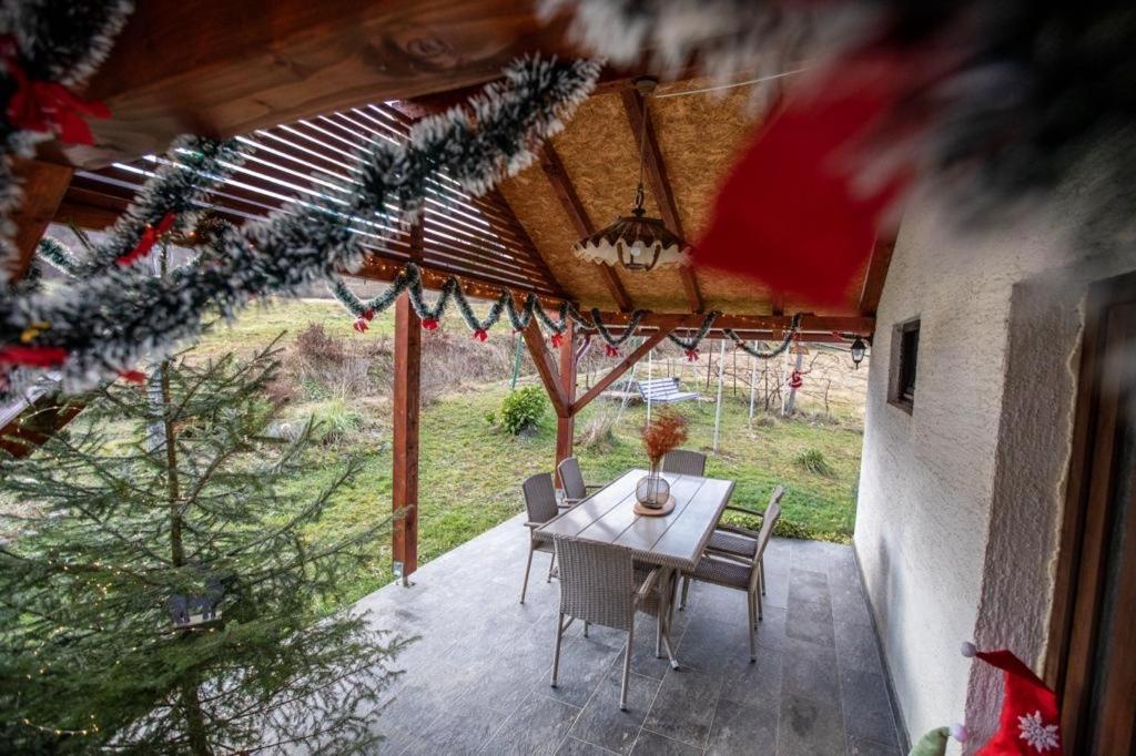 Holiday House On The Riverside オグリン エクステリア 写真
